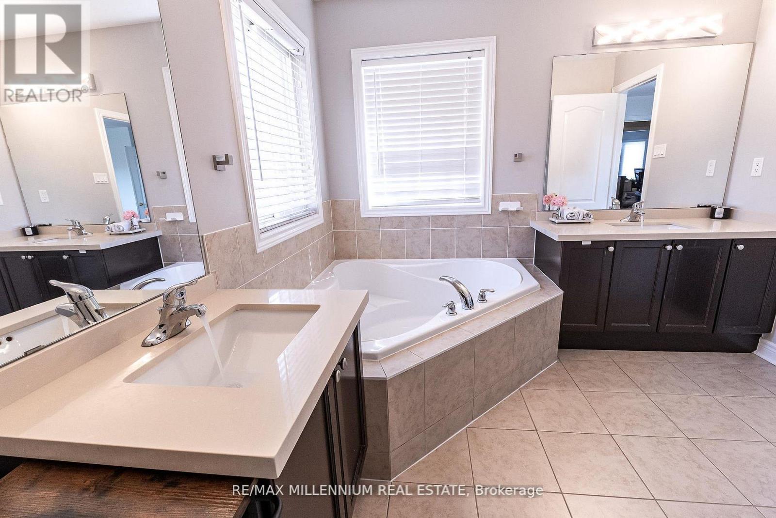 19 BELLOTTI CRESCENT - 30