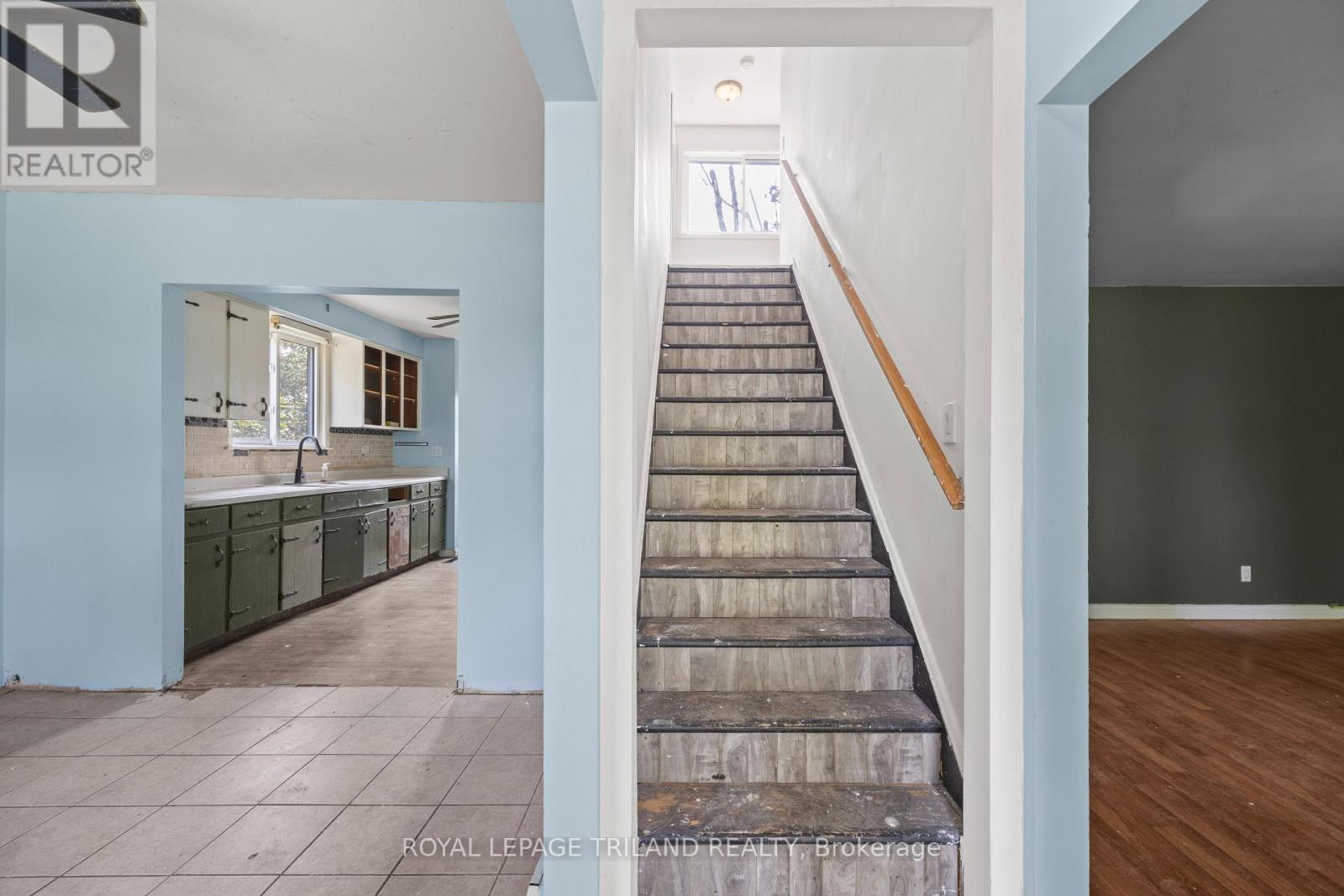 10207 IVAN DRIVE - 6