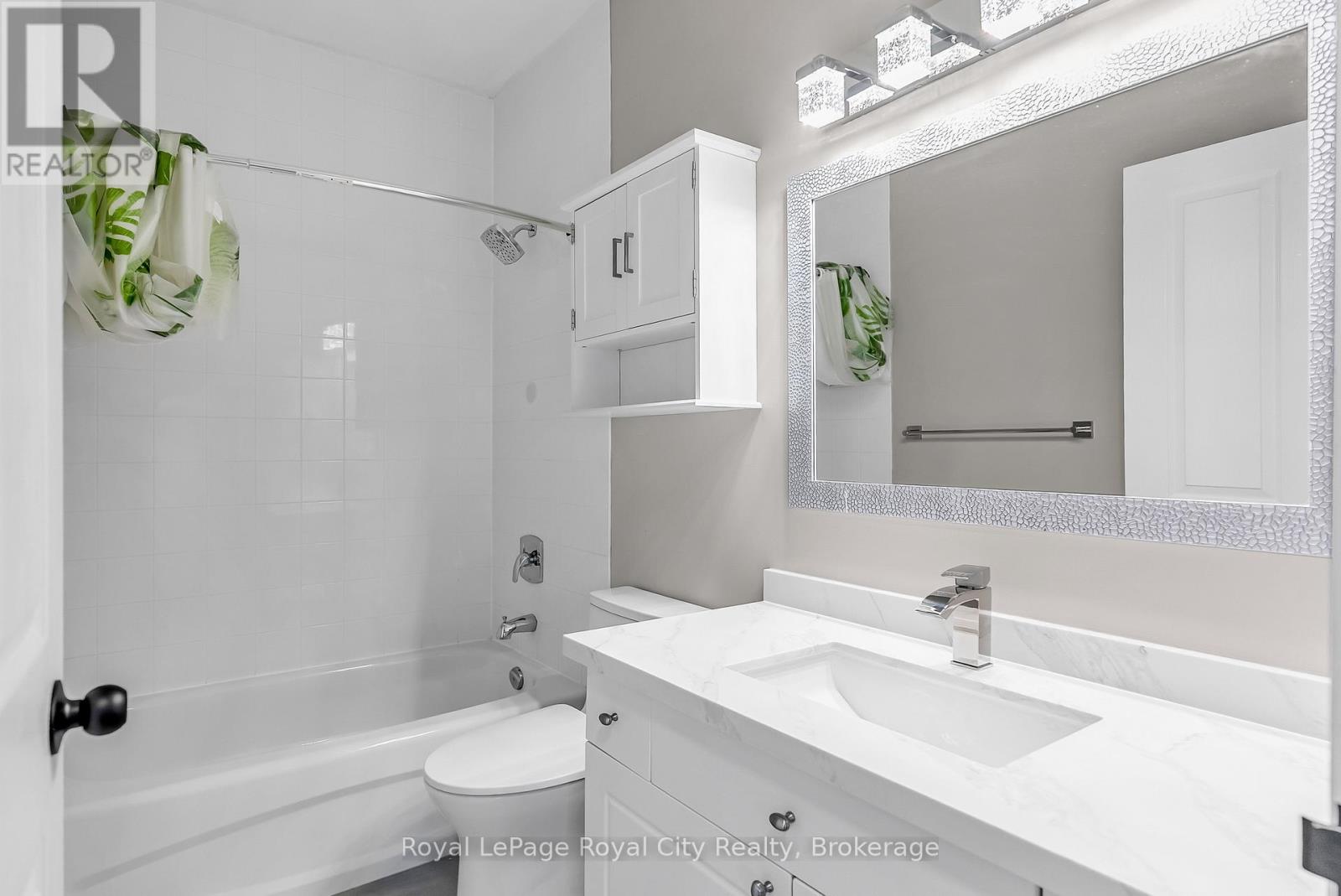 #301 60 WYNDHAM STREET S - 5