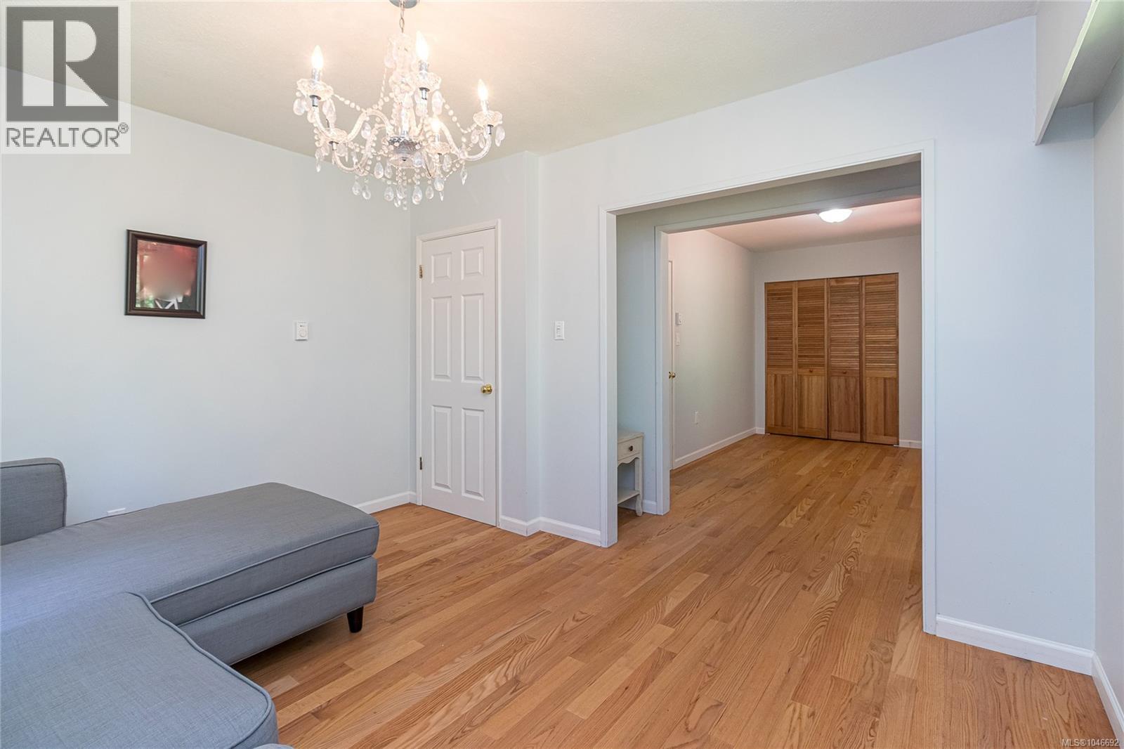 100 Viaduct Ave W - 37