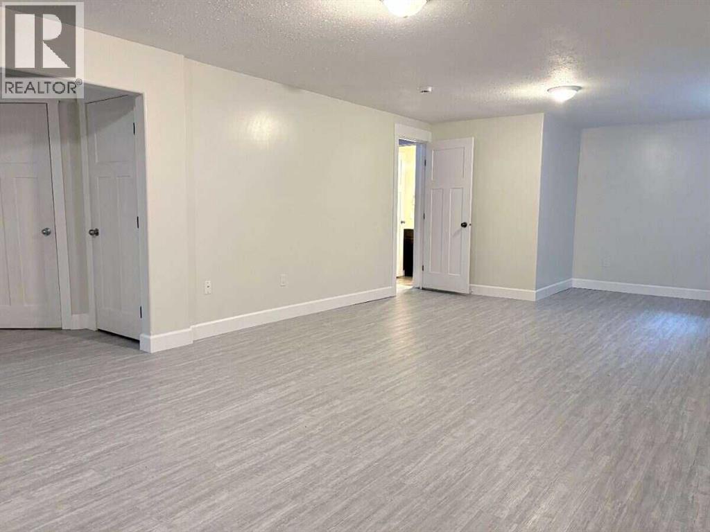 1319 54 Avenue Close - Photo 16