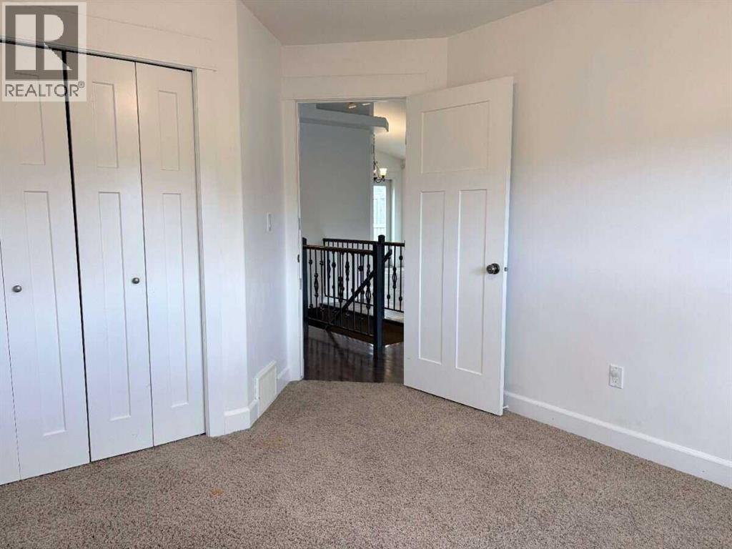1319 54 Avenue Close - Photo 9