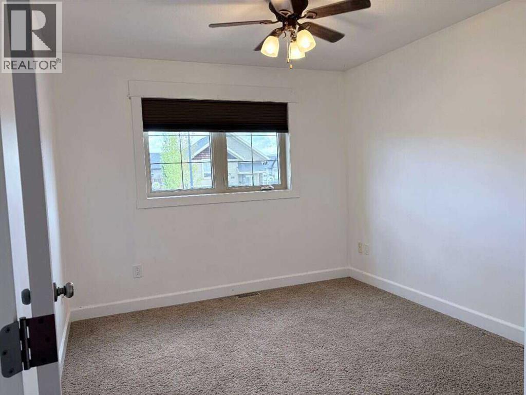 1319 54 Avenue Close - Photo 8