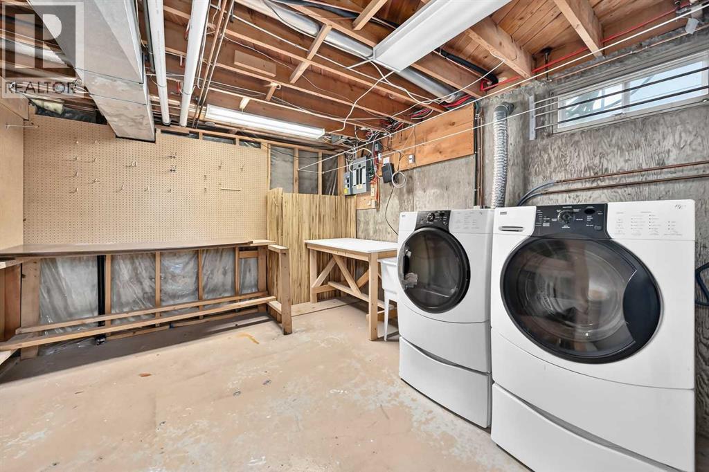 439 Queen Charlotte Drive SE - 32