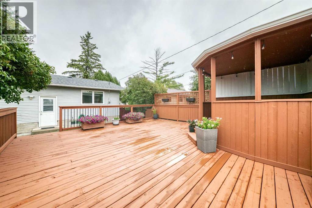 439 Queen Charlotte Drive SE - 35