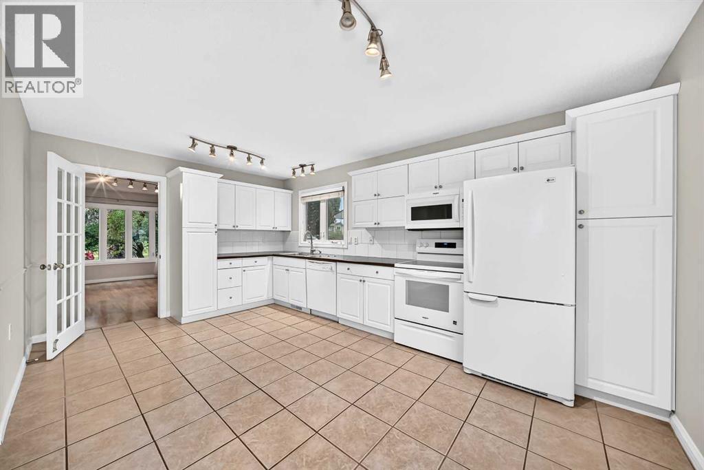 439 Queen Charlotte Drive SE - 9
