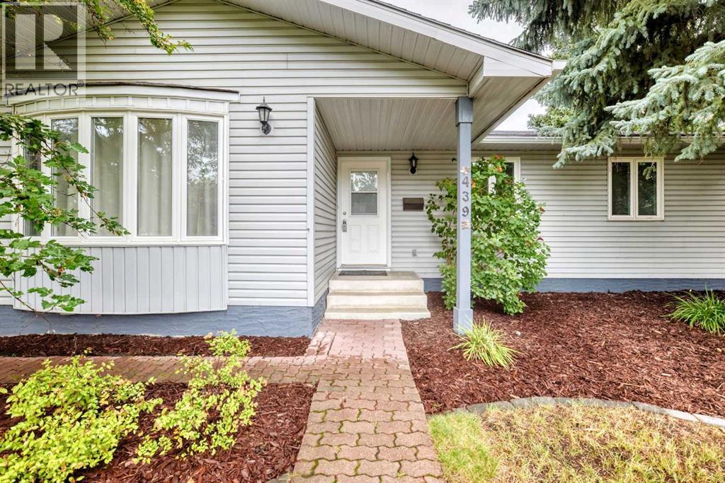 439 Queen Charlotte Drive SE - 3