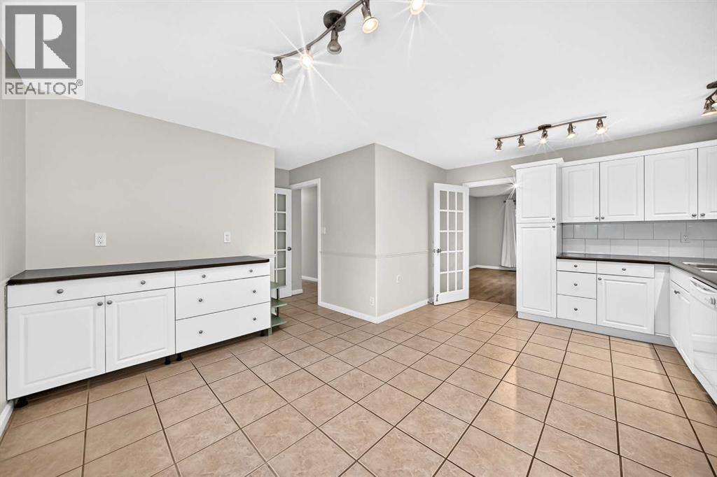 439 Queen Charlotte Drive SE - 8
