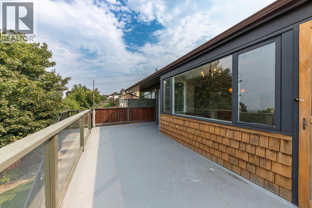 760 ARBUTUS Street - Image 8
