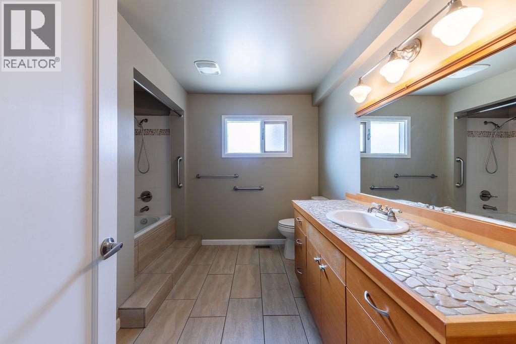 760 ARBUTUS Street - Image 32