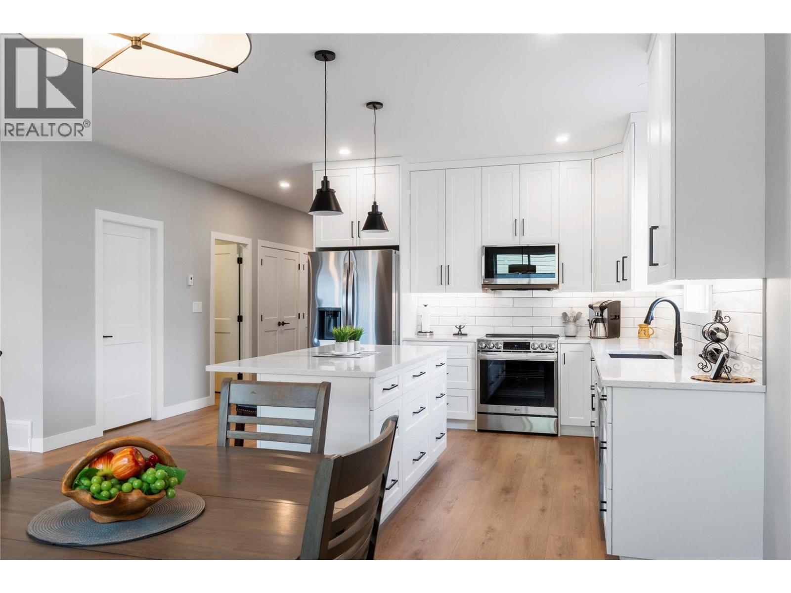 #16 1330 10 Street SW - 8