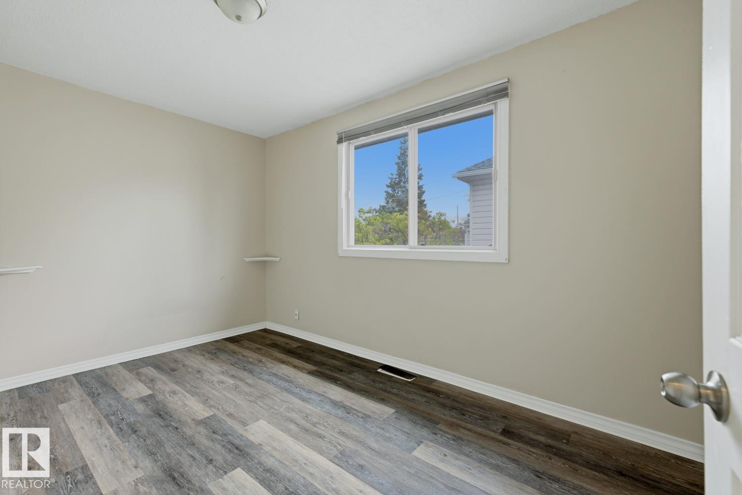 9712 162 ST NW - 4
