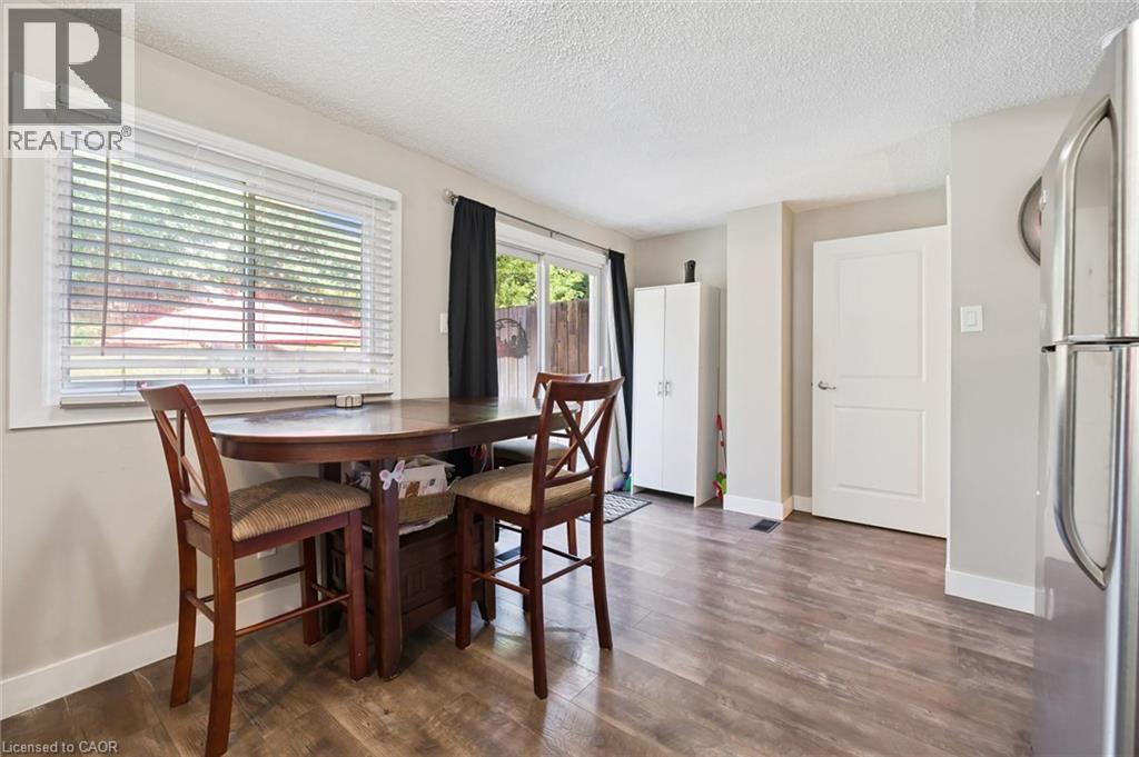 589 ELGIN Street N - Image 16