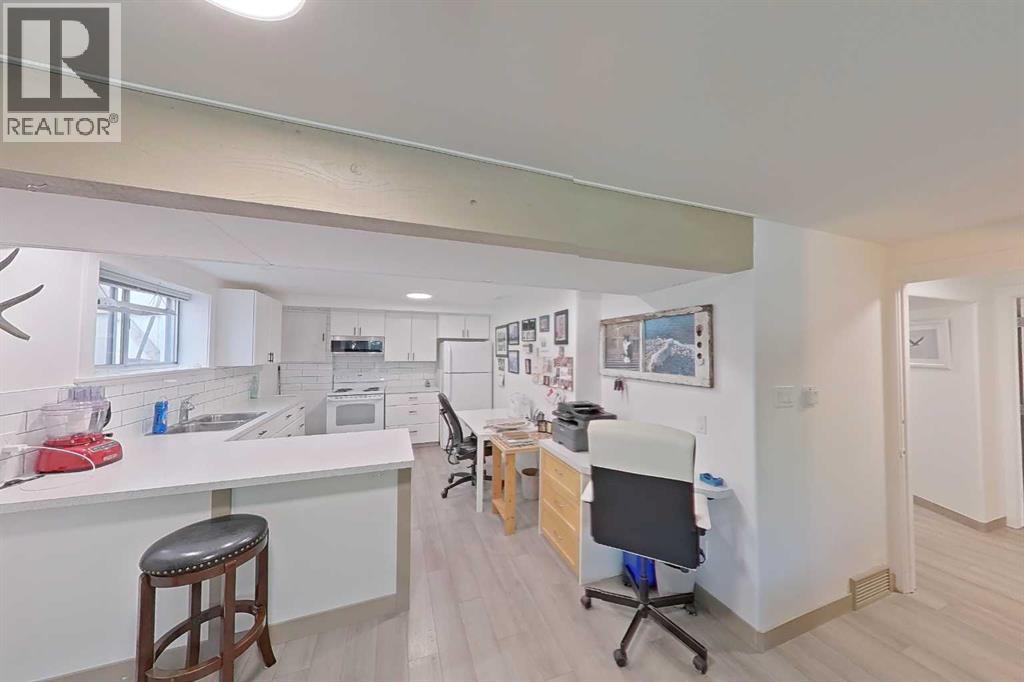 6803 24 Avenue NE - 27