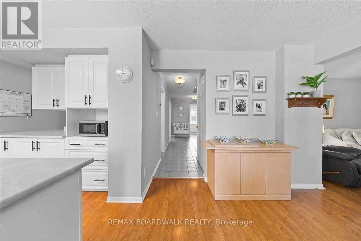 5 Bed, 4 Bath House for Sale in Ottawa – 17 SHIPLEY CRESCENT, Ottawa – MLS# X13678572 - Image 11