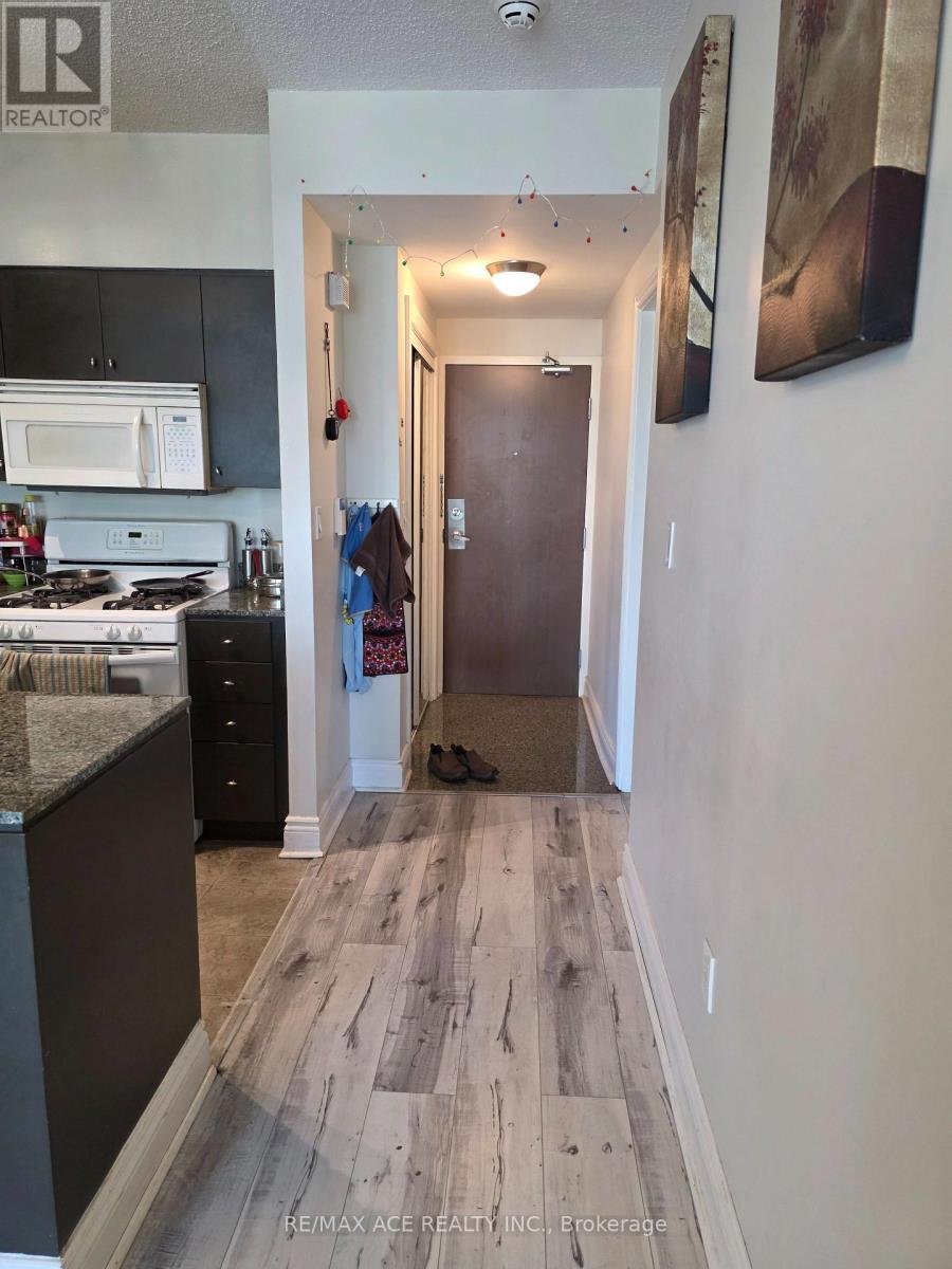 #1801 35 MARINER TERRACE - 2