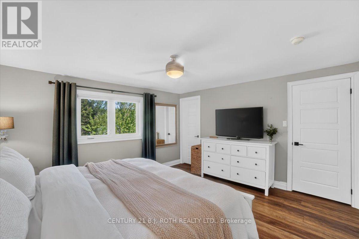 13 CLOVER AVENUE - Image 18