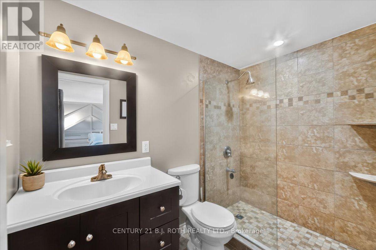 13 CLOVER AVENUE - Image 20