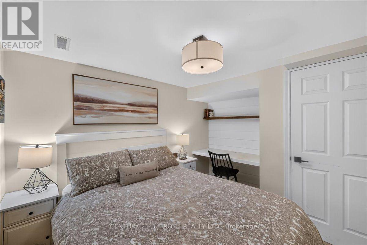 13 CLOVER AVENUE - Image 25