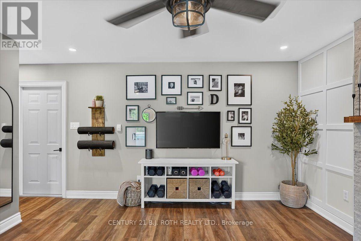 13 CLOVER AVENUE - Image 35
