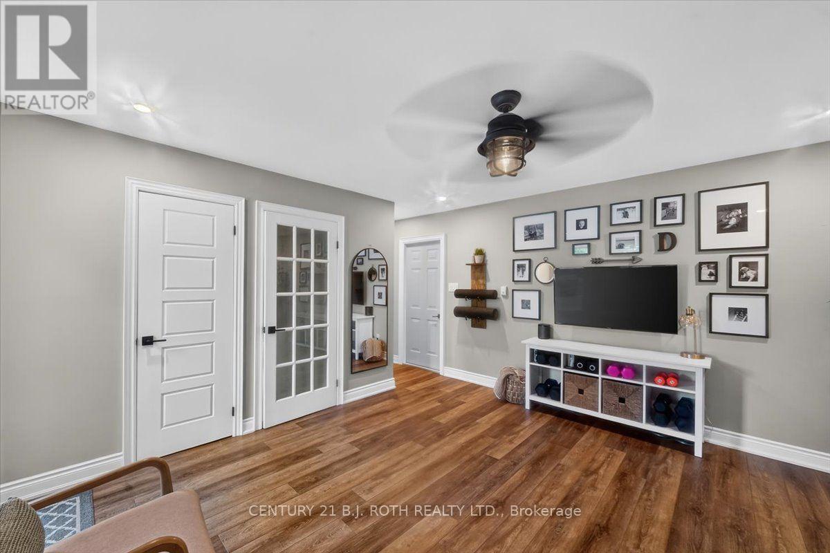 13 CLOVER AVENUE - Image 37