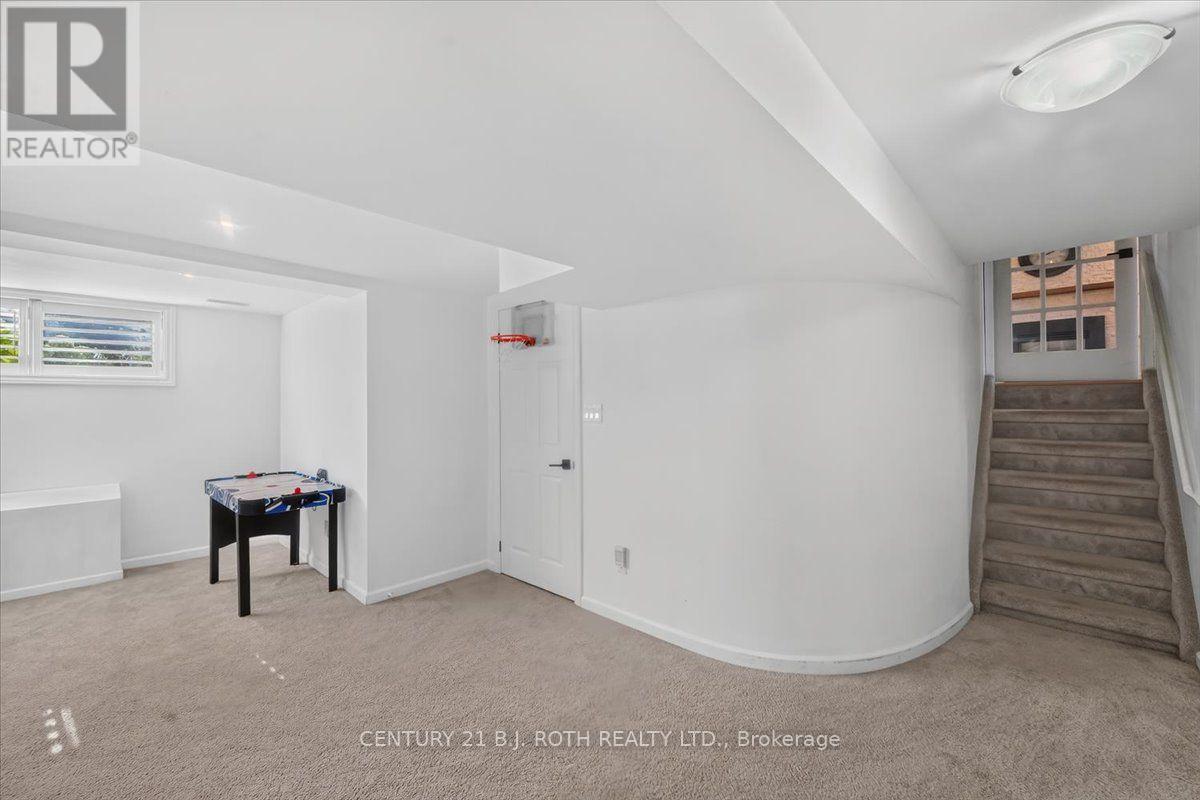 13 CLOVER AVENUE - Image 39