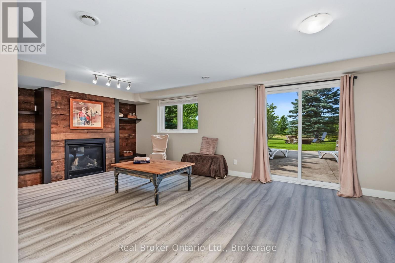 115 CARLISLE STREET - 21