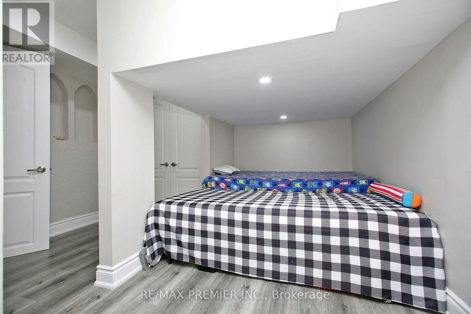 4430 LIBERTY STREET N - Image 22