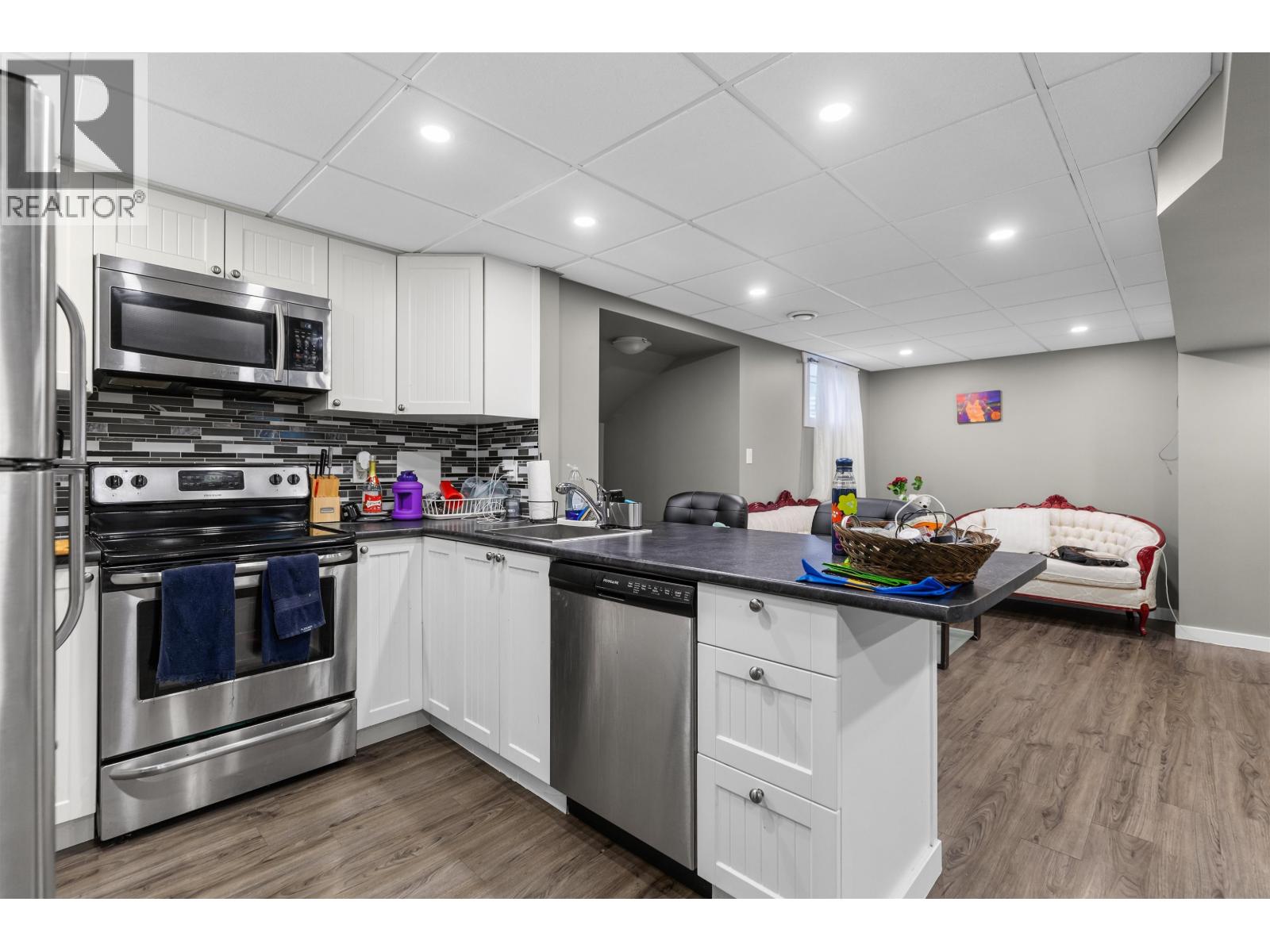 2760 HAMMOND AVENUE - 16