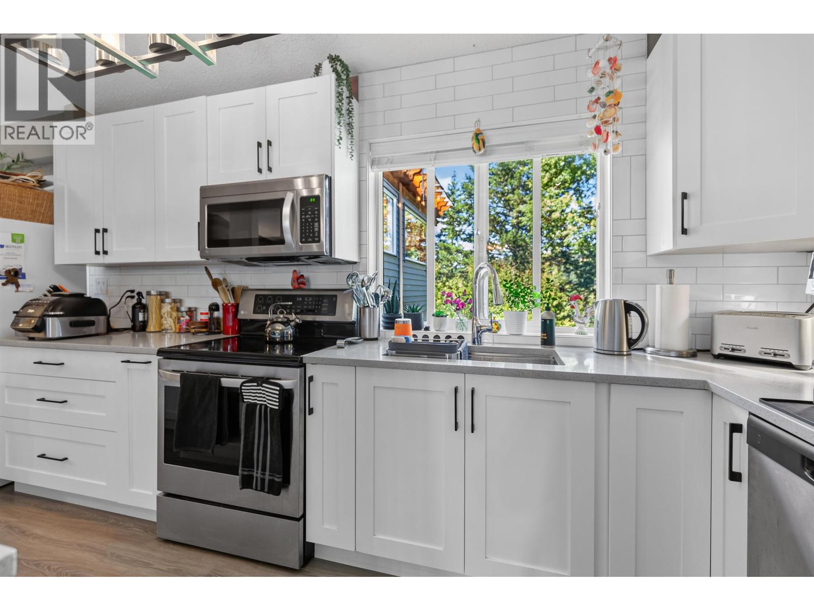 2760 HAMMOND AVENUE - 7