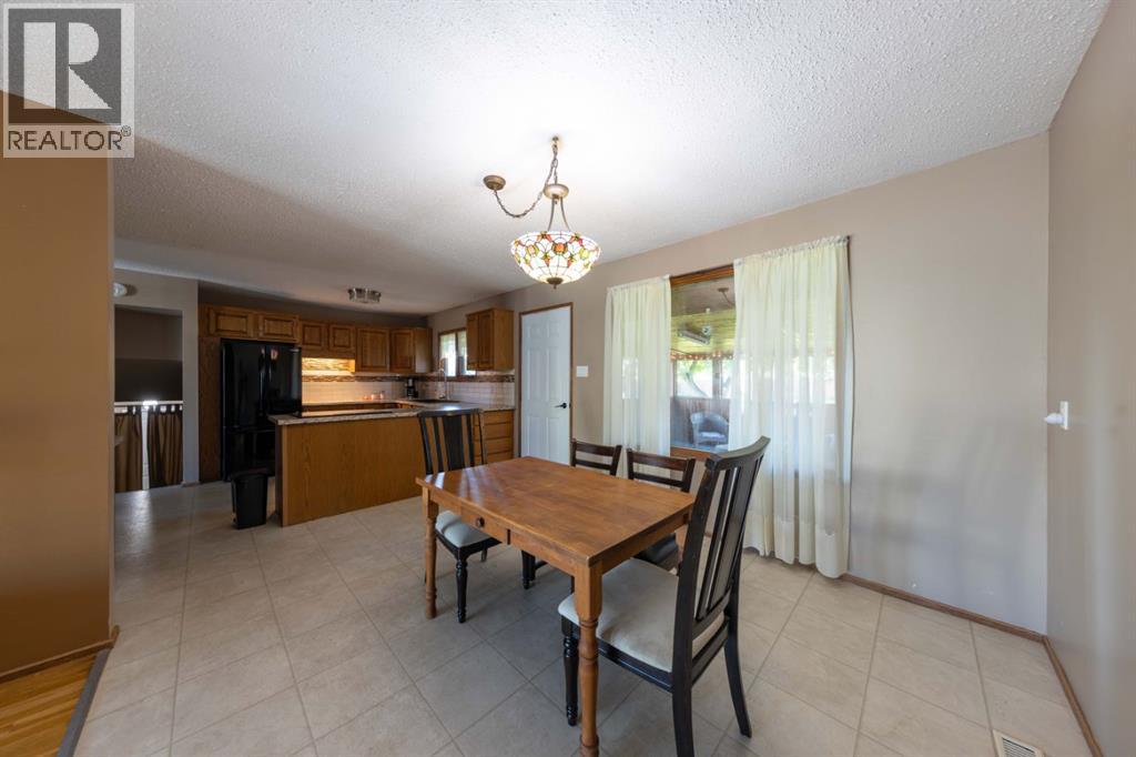3007 52 Avenue - 7