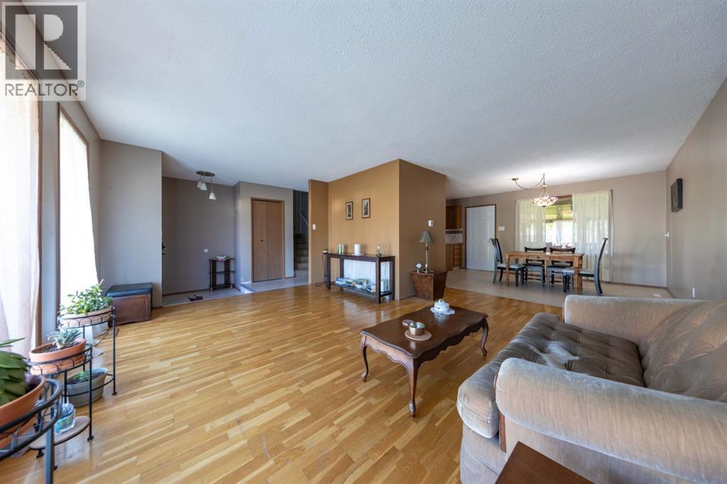3007 52 Avenue - 4