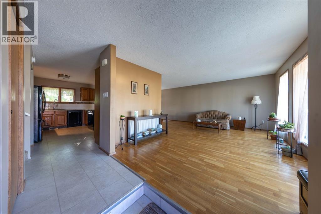 3007 52 Avenue - 2