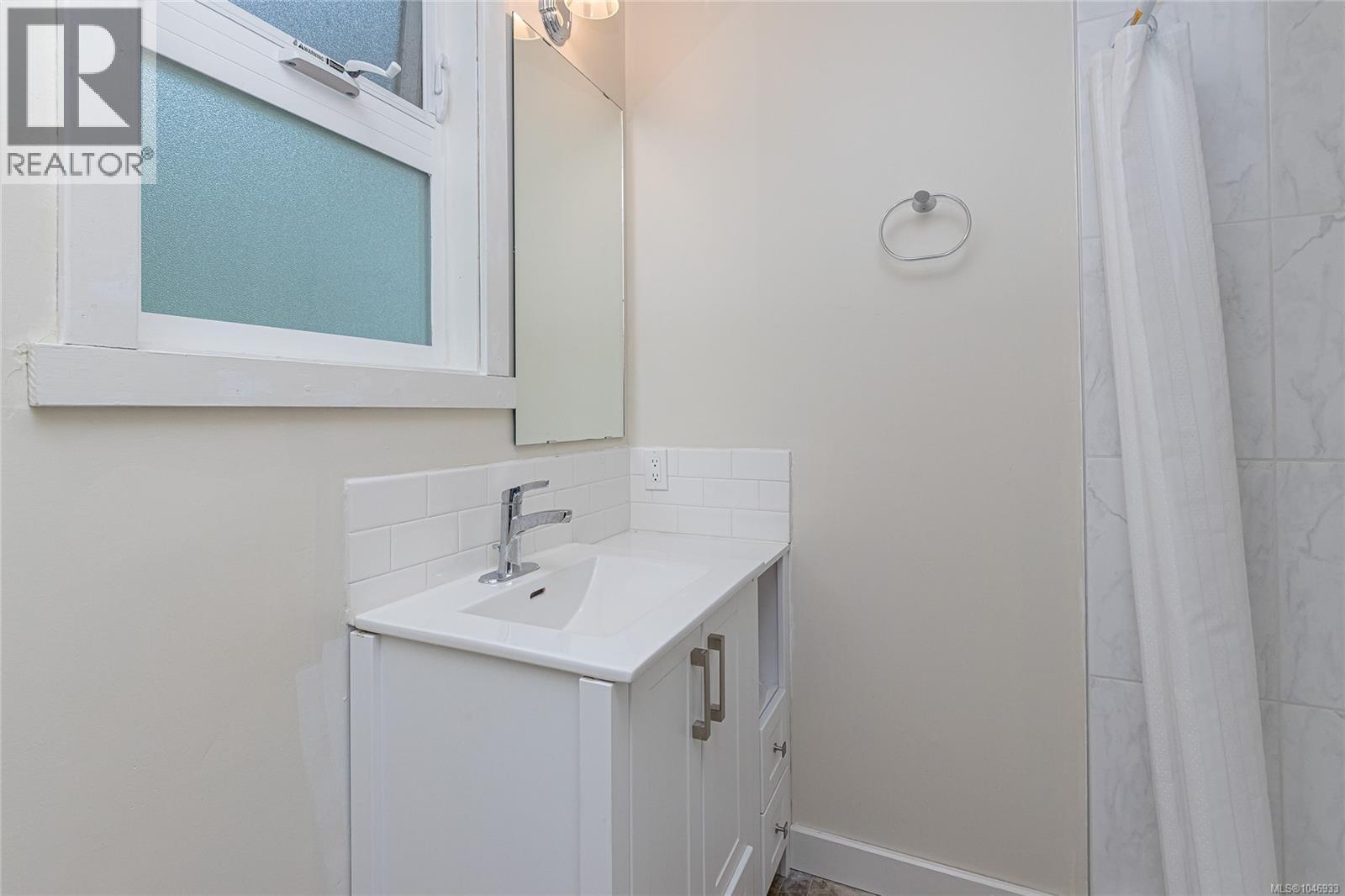 5385 Winchester Rd - Image 16