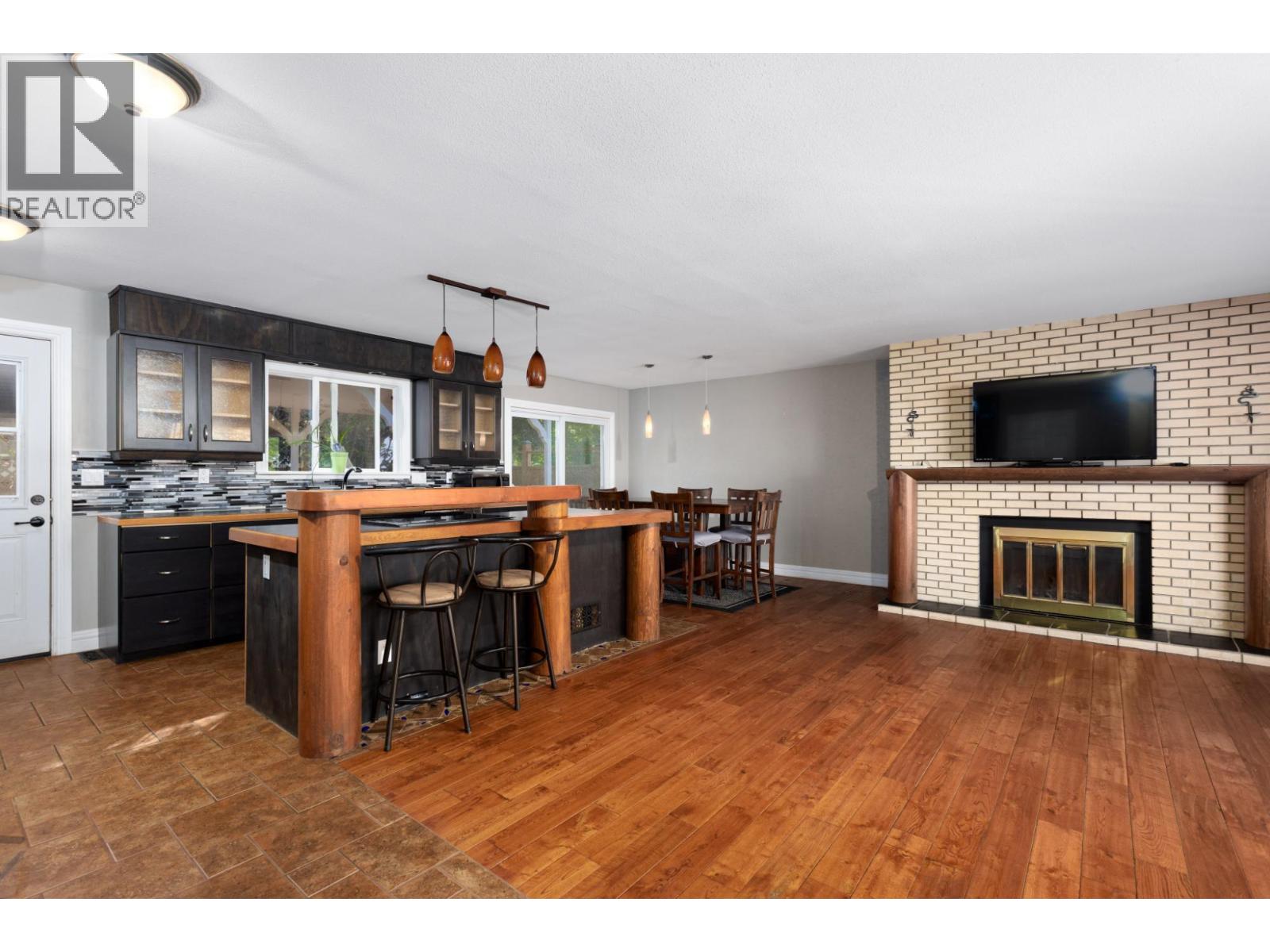 325 4th Avenue - Image 4