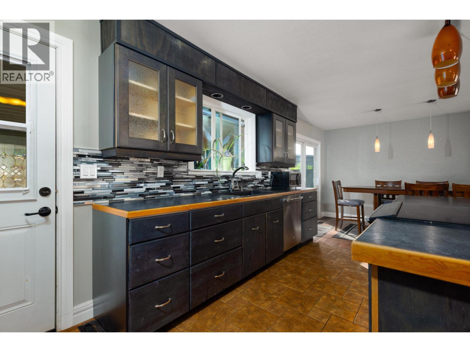 325 4th Avenue - Image 7
