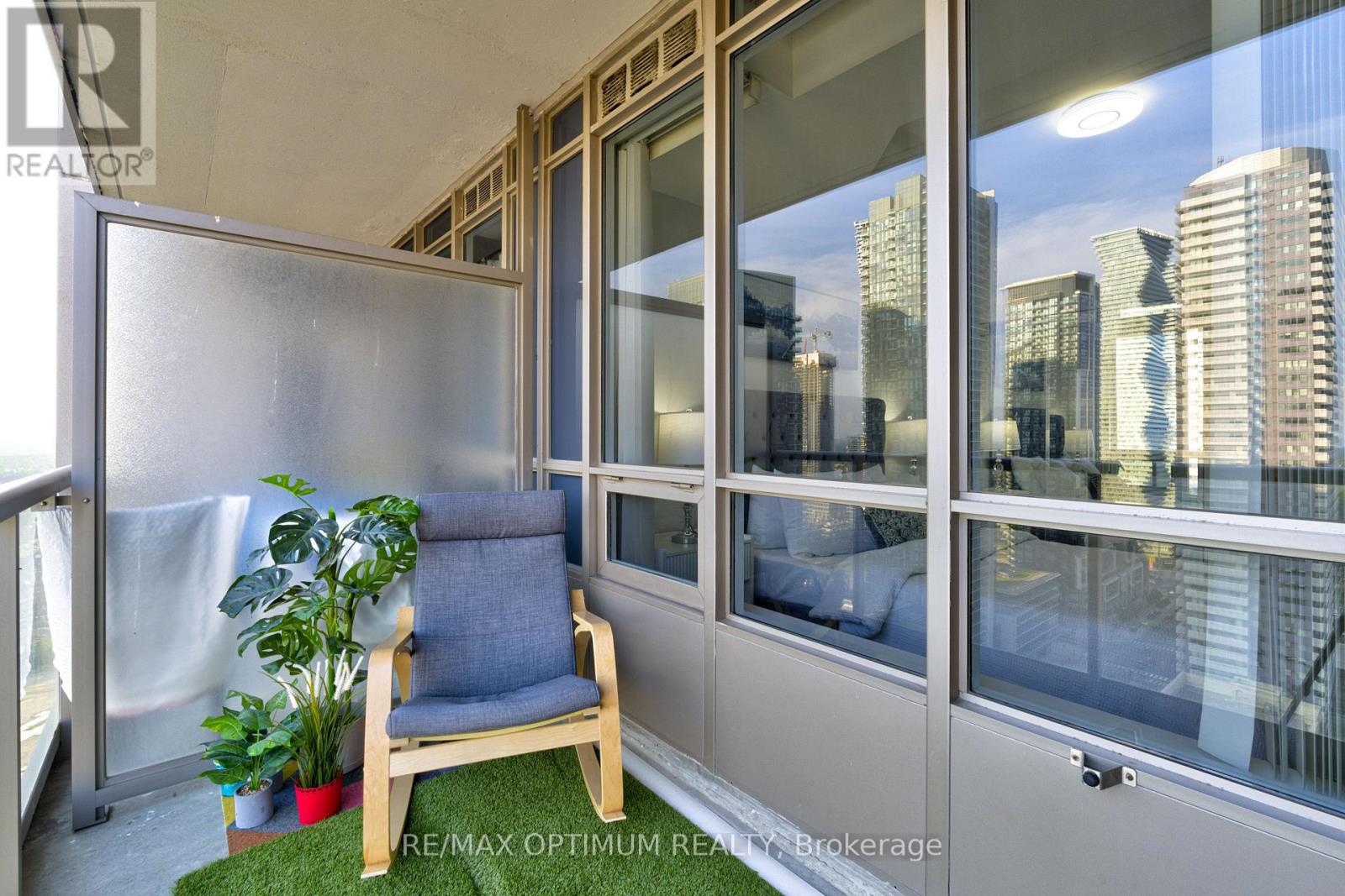 #2511 388 PRINCE OF WALES DRIVE - Image 32