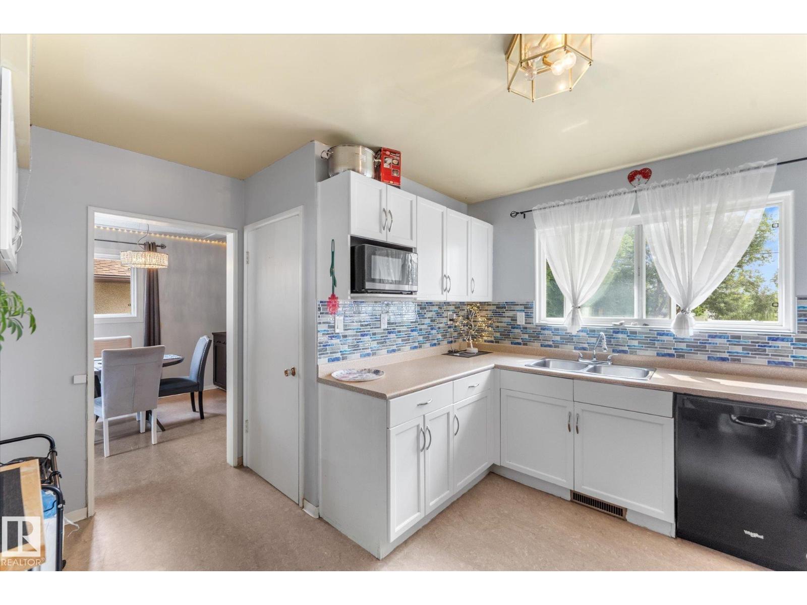 12923 137 Avenue NW - Photo 15