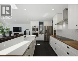 20902 Wicklund Avenue, Maple Ridge, BC V2X8M5 Photo 9
