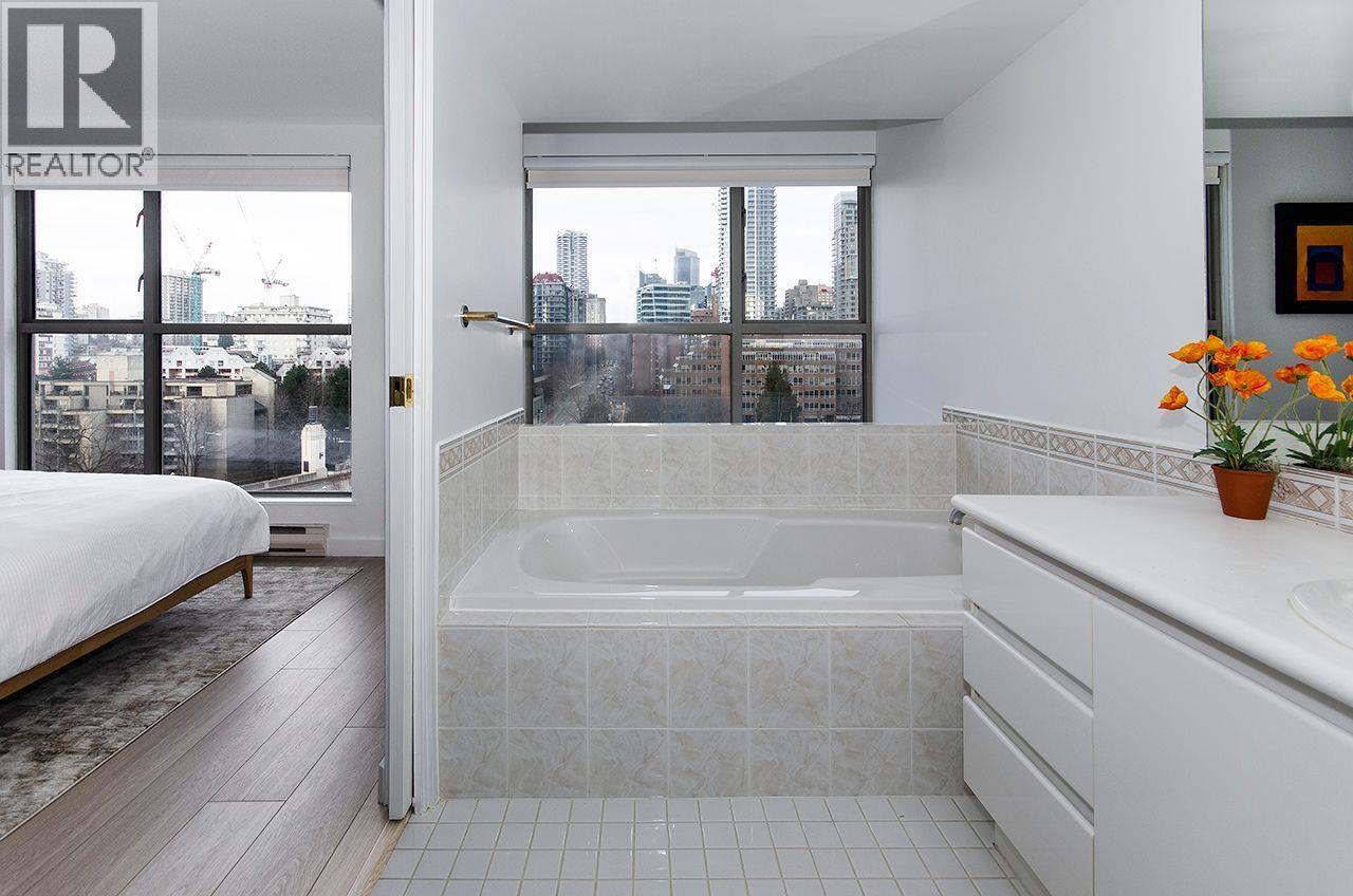1305 1000 BEACH AVENUE, Vancouver - Image 1