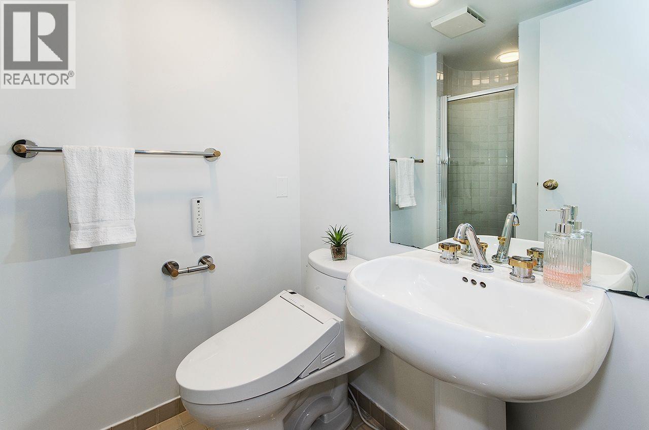 1305 1000 BEACH AVENUE, Vancouver - Image 1