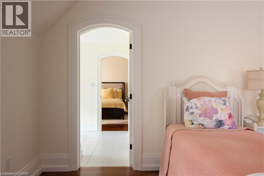 1081 ARGYLE Drive - 34