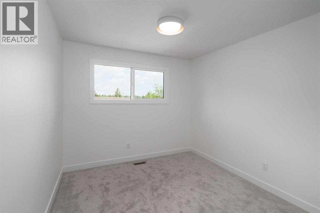 312 Queensland Road Southeast - Photo 15