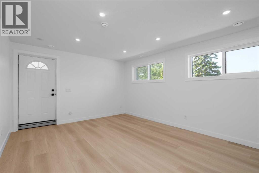 312 Queensland Road Southeast - Photo 19