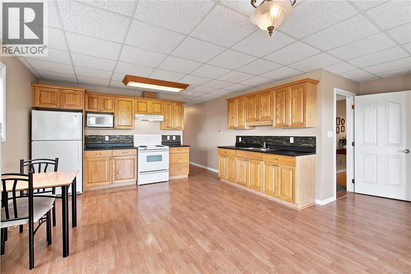 5200 Laguna Way - 34