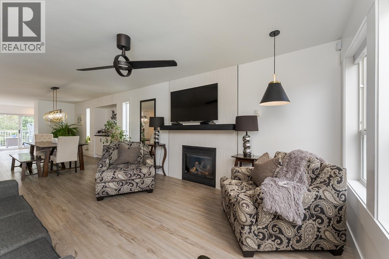 Photo 11 of 40 — 5940 KOVACHICH DRIVE · Prince George, BC