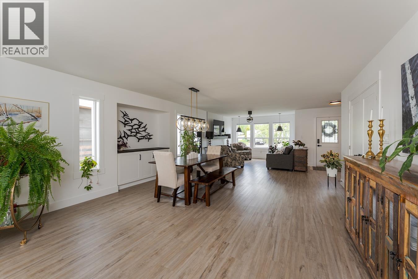 Photo 10 of 40 — 5940 KOVACHICH DRIVE · Prince George, BC
