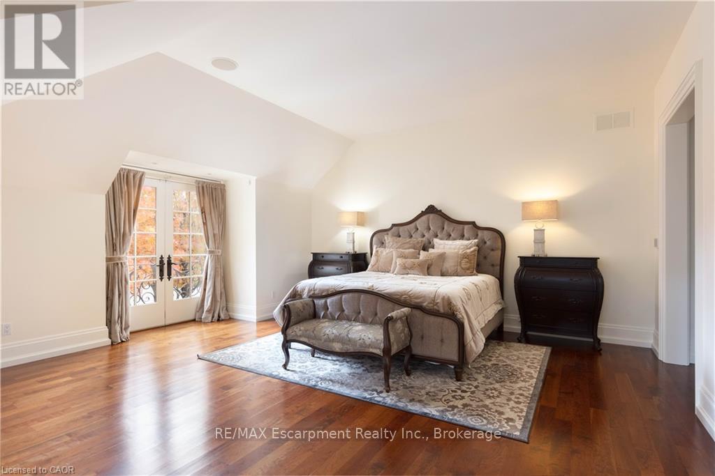1081 ARGYLE DRIVE - 28