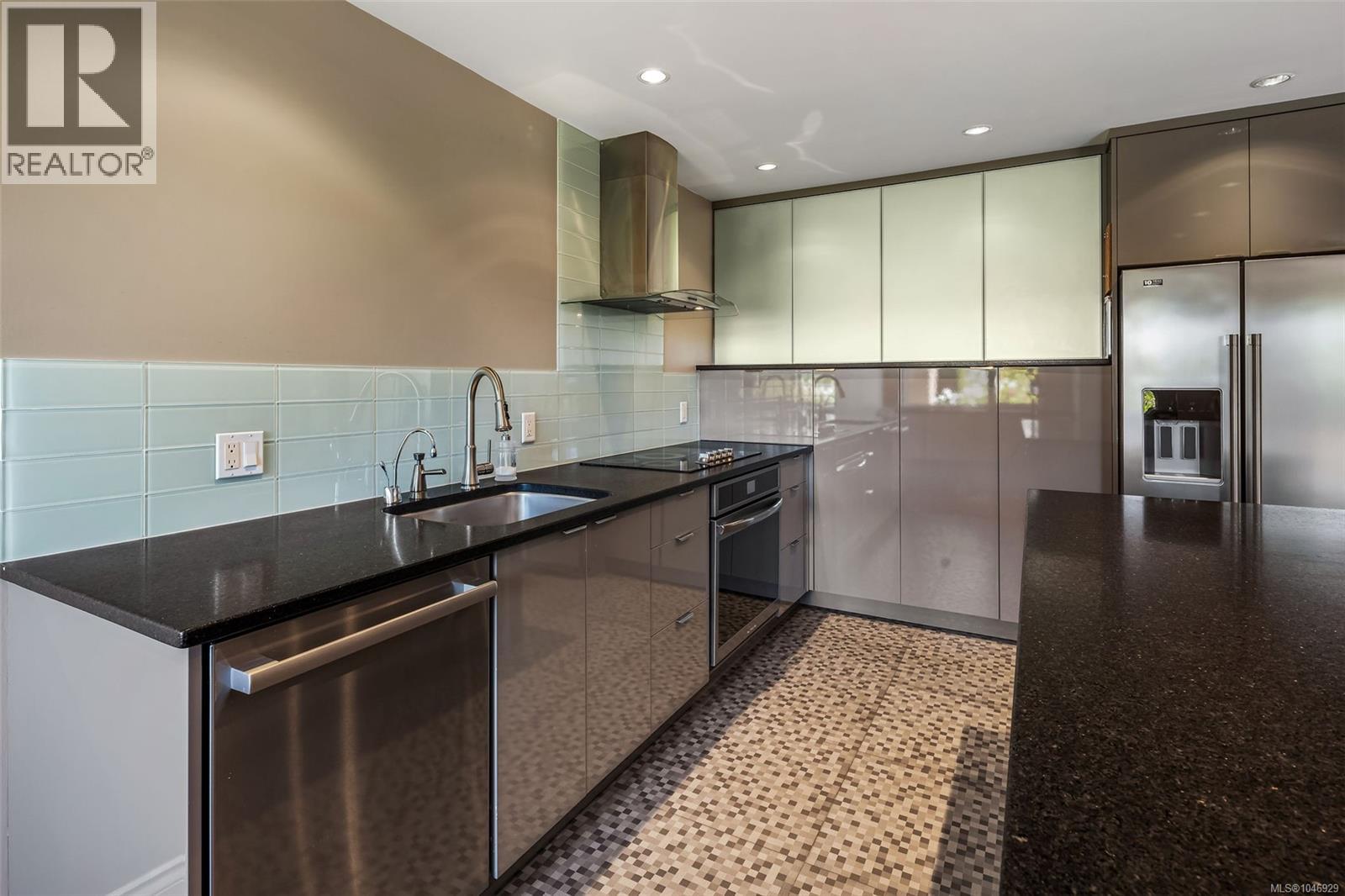 #106 75 Songhees Rd - Image 19