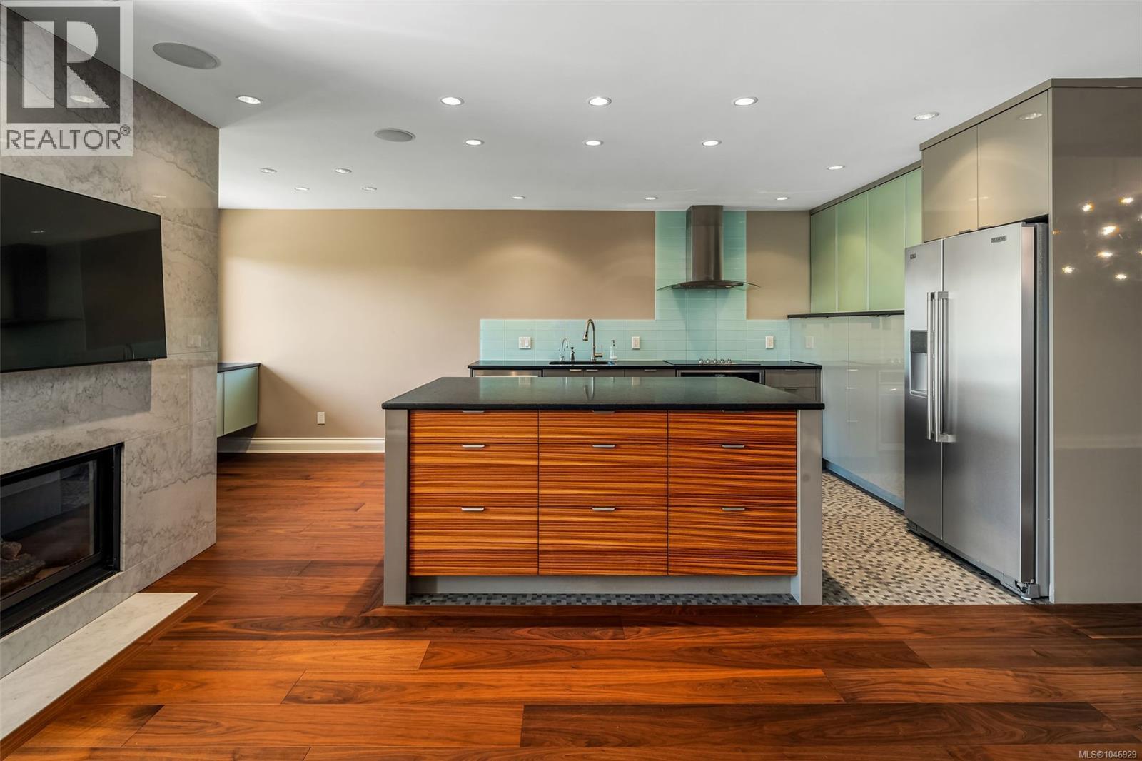 #106 75 Songhees Rd - 20